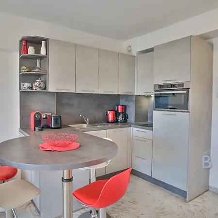 Close To The Croisette *